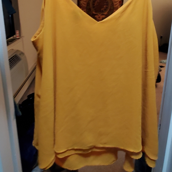 Flowy Spaghetti Strap Blouse - Picture 4 of 4